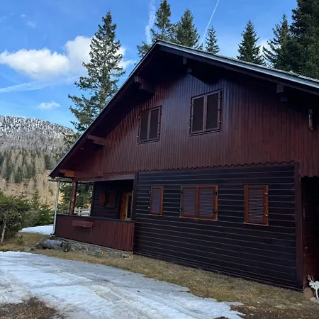 Almhuette Fuer 8 Personen In Der Feldpann-alm Rauth